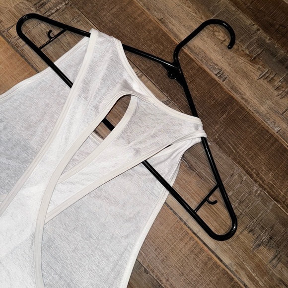 Lululemon Tranquil Mesh Crossback White Tank Top Size 6 Activewear - Picture 3 of 4